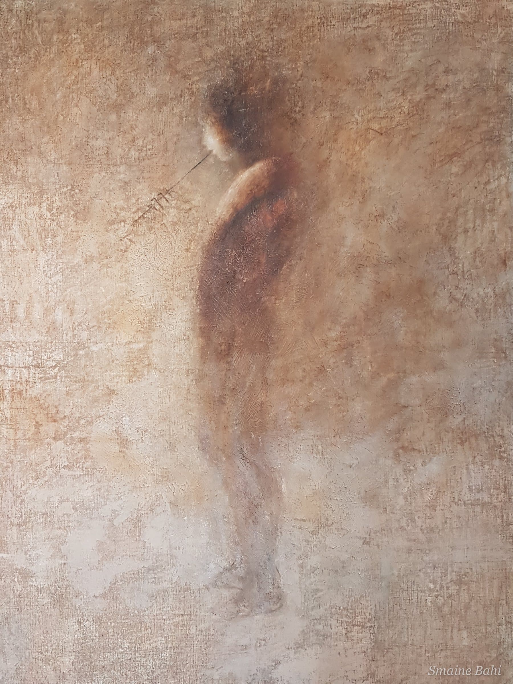 Flute – Ölgemälde 126 × 96 cm von Smaine Bahi, schemenhafte Figur mit Flöte auf warmem, erdfarben gespachteltem Grund