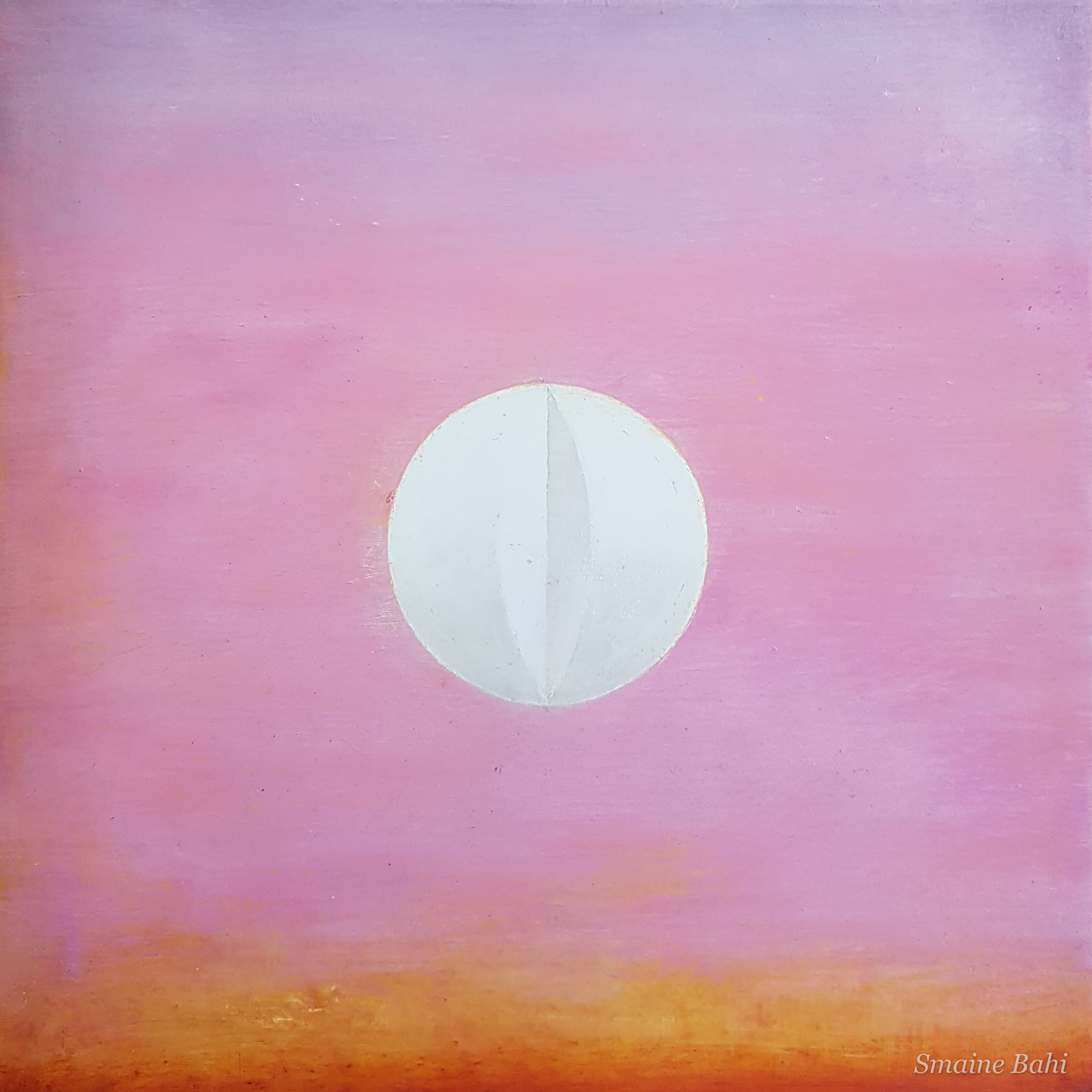 Ein Schlagmittel für den Mond – Ölgemälde 30 × 30 cm von Smaine Bahi, weiße Kreisscheibe auf rosa-violettem Grund über orangerotem Horizontstreifen